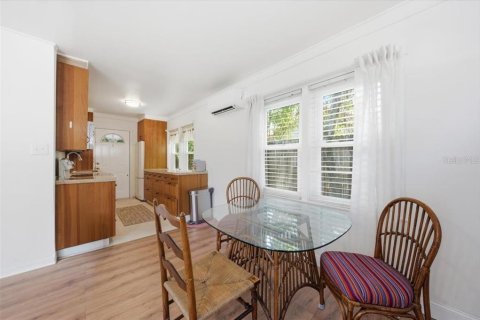 House in Saint Petersburg, Florida 2 bedrooms, 85.1 sq.m. № 2197270 - photo 12