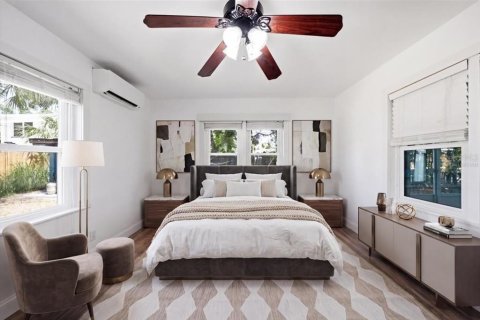 House in Saint Petersburg, Florida 2 bedrooms, 85.1 sq.m. № 2197270 - photo 3