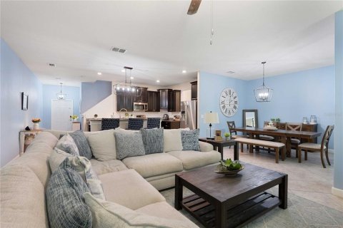 Townhouse in Lutz, Florida 3 bedrooms, 213.95 sq.m. № 1855572 - photo 6