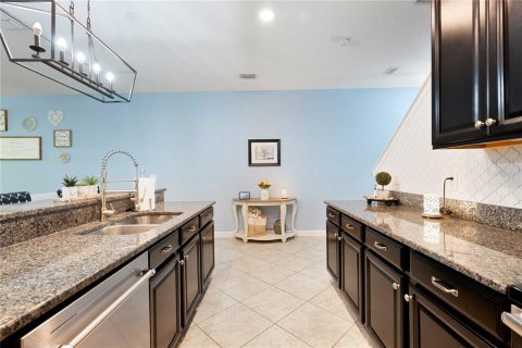 Townhouse in Lutz, Florida 3 bedrooms, 213.95 sq.m. № 1855572 - photo 11