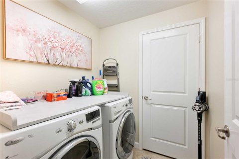 Townhouse in Lutz, Florida 3 bedrooms, 213.95 sq.m. № 1855572 - photo 30