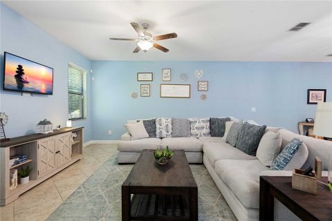 Townhouse in Lutz, Florida 3 bedrooms, 213.95 sq.m. № 1855572 - photo 3