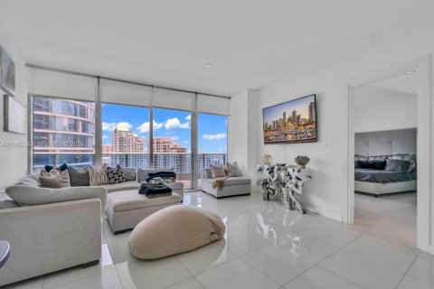 Condo in Miami, Florida, 2 bedrooms  № 2059853 - photo 2