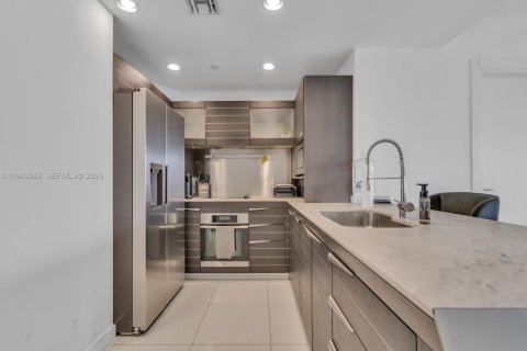 Condo in Miami, Florida, 2 bedrooms  № 2059853 - photo 4