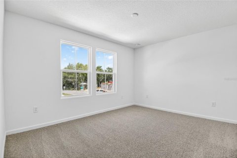 House in Dundee, Florida 4 bedrooms, 224.27 sq.m. № 1684812 - photo 15