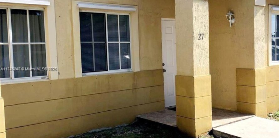 Townhouse in Homestead, Florida 2 bedrooms, 85.38 sq.m. № 1842784