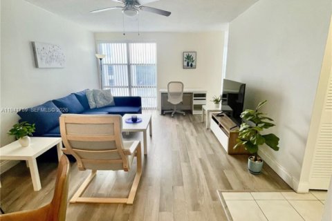 Снять в аренду кондоминиум в Санни-Айлс-Бич, Флорида 1 спальня, 57.6м2, № 1998710 - фото 3