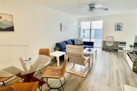 Снять в аренду кондоминиум в Санни-Айлс-Бич, Флорида 1 спальня, 57.6м2, № 1998710 - фото 4