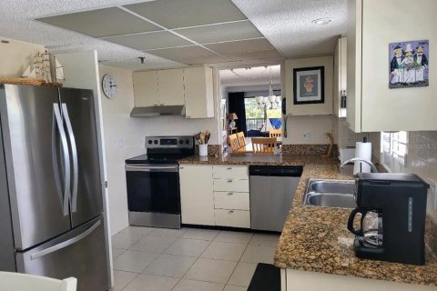 Condo in Sarasota, Florida, 2 bedrooms  № 625219 - photo 12