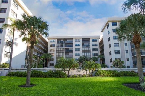 Condo in Sarasota, Florida, 2 bedrooms  № 625219 - photo 1
