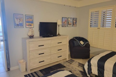 Condo in Sarasota, Florida, 2 bedrooms  № 625219 - photo 28
