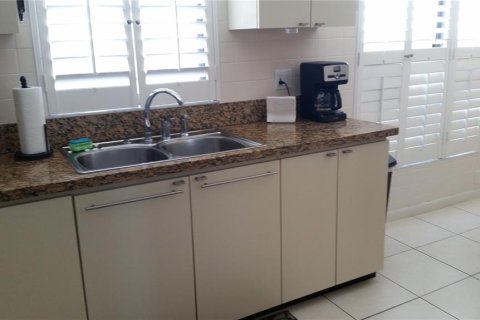Condo in Sarasota, Florida, 2 bedrooms  № 625219 - photo 10
