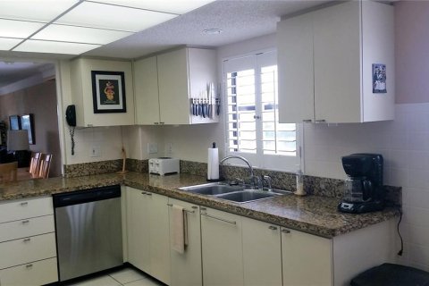 Condo in Sarasota, Florida, 2 bedrooms  № 625219 - photo 8