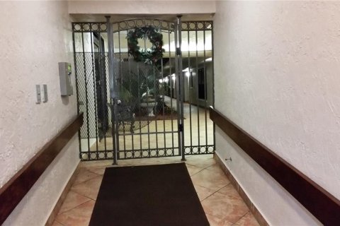 Condo in Sarasota, Florida, 2 bedrooms  № 625219 - photo 3