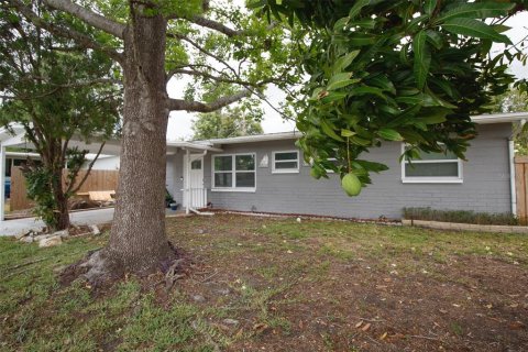House in Pinellas Park, Florida 3 bedrooms, 95.69 sq.m. № 1687363 - photo 3
