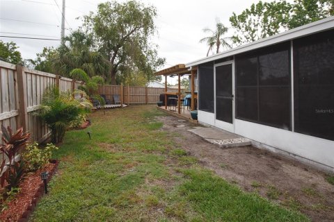House in Pinellas Park, Florida 3 bedrooms, 95.69 sq.m. № 1687363 - photo 16