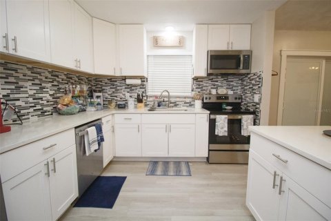 House in Pinellas Park, Florida 3 bedrooms, 95.69 sq.m. № 1687363 - photo 7