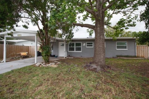 House in Pinellas Park, Florida 3 bedrooms, 95.69 sq.m. № 1687363 - photo 1