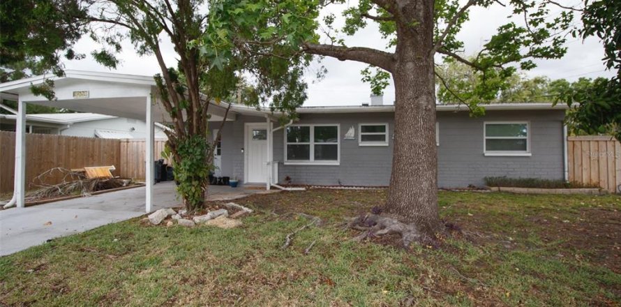 House in Pinellas Park, Florida 3 bedrooms, 95.69 sq.m. № 1687363