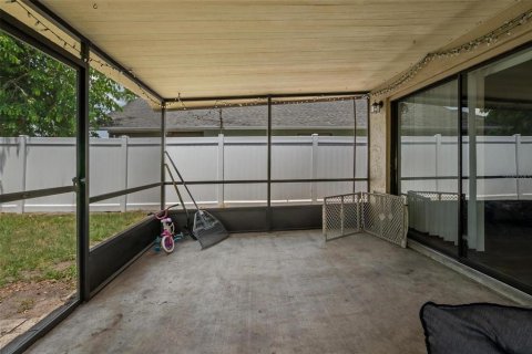 Duplex in Winter Haven, Florida 4 bedrooms, 174.47 sq.m. № 1679411 - photo 21