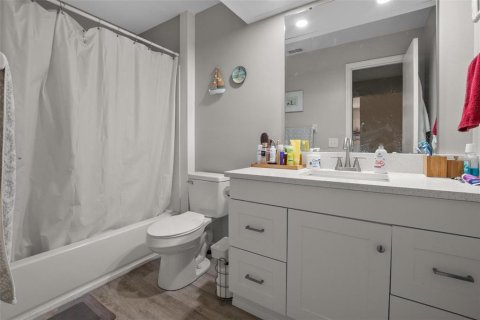 Duplex in Winter Haven, Florida 4 bedrooms, 174.47 sq.m. № 1679411 - photo 11