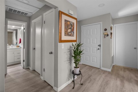 Duplex in Winter Haven, Florida 4 bedrooms, 174.47 sq.m. № 1679411 - photo 9