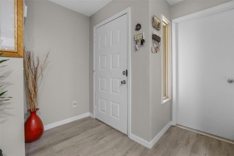 Duplex in Winter Haven, Florida 4 bedrooms, 174.47 sq.m. № 1679411 - photo 3