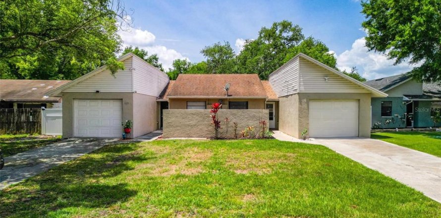 Duplex in Winter Haven, Florida 4 bedrooms, 174.47 sq.m. № 1679411