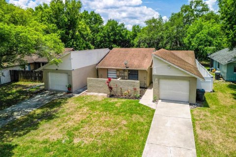 Duplex in Winter Haven, Florida 4 bedrooms, 174.47 sq.m. № 1679411 - photo 2