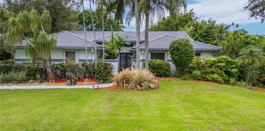House in Davie, Florida 4 bedrooms, 234.58 sq.m. № 1834086
