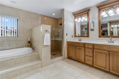 House in Davie, Florida 4 bedrooms, 234.58 sq.m. № 1834086 - photo 10
