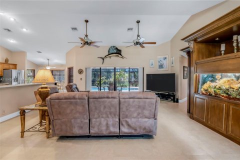 House in Davie, Florida 4 bedrooms, 234.58 sq.m. № 1834086 - photo 26