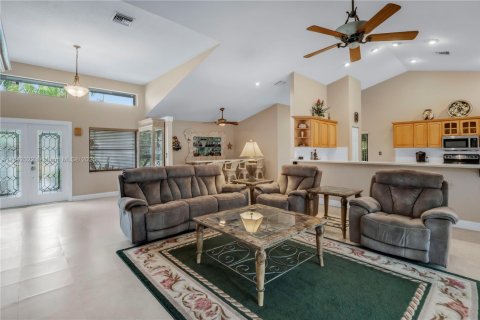 House in Davie, Florida 4 bedrooms, 234.58 sq.m. № 1834086 - photo 22