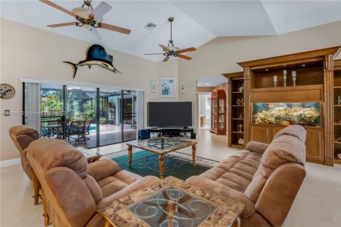 House in Davie, Florida 4 bedrooms, 234.58 sq.m. № 1834086 - photo 24