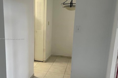Copropriété à louer à Miami, Floride: 2 chambres, 97.08 m2 № 1956279 - photo 4