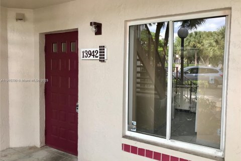 Снять в аренду кондоминиум в Майами, Флорида 2 спальни, 97.08м2, № 1956279 - фото 1