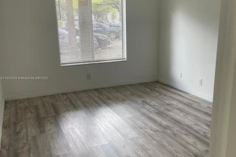 Copropriété à louer à Miami, Floride: 2 chambres, 97.08 m2 № 1956279 - photo 2
