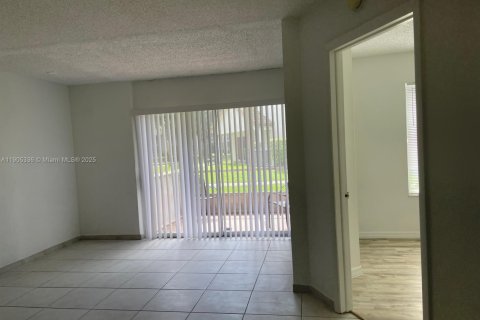 Copropriété à louer à Miami, Floride: 2 chambres, 97.08 m2 № 1956279 - photo 6
