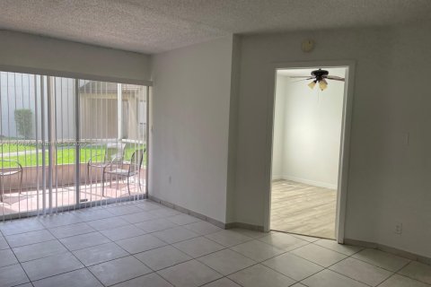 Copropriété à louer à Miami, Floride: 2 chambres, 97.08 m2 № 1956279 - photo 7