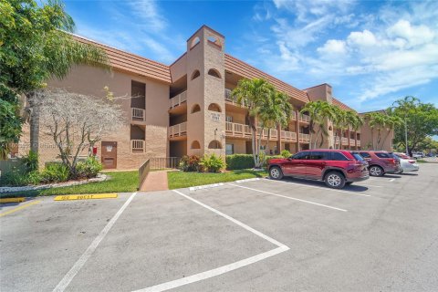 Condo in Sunrise, Florida, 2 bedrooms  № 1728974 - photo 3