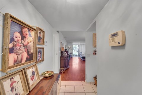 Condo in Sunrise, Florida, 2 bedrooms  № 1728974 - photo 4