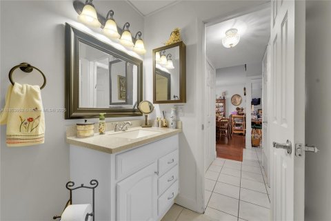 Condo in Sunrise, Florida, 2 bedrooms  № 1728974 - photo 16