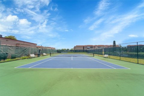 Condo in Sunrise, Florida, 2 bedrooms  № 1728974 - photo 24