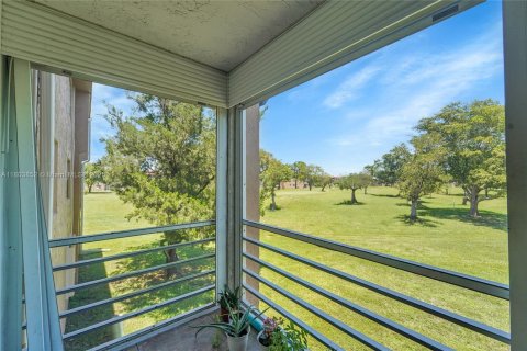 Condo in Sunrise, Florida, 2 bedrooms  № 1728974 - photo 18