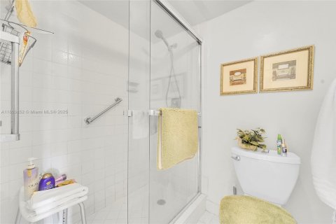 Condo in Sunrise, Florida, 2 bedrooms  № 1728974 - photo 12