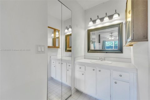 Condo in Sunrise, Florida, 2 bedrooms  № 1728974 - photo 11