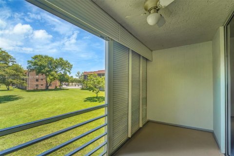 Condo in Sunrise, Florida, 2 bedrooms  № 1728974 - photo 19