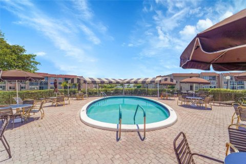 Condo in Sunrise, Florida, 2 bedrooms  № 1728974 - photo 23