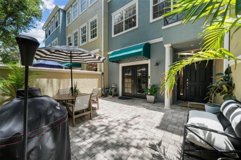 Touwnhouse à vendre à Tampa, Floride: 2 chambres, 148.46 m2 № 1903784 - photo 1