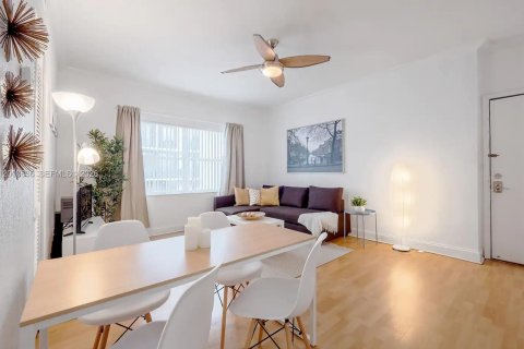 Condo in Miami Beach, Florida, 1 bedroom № 2281489 - photo 6